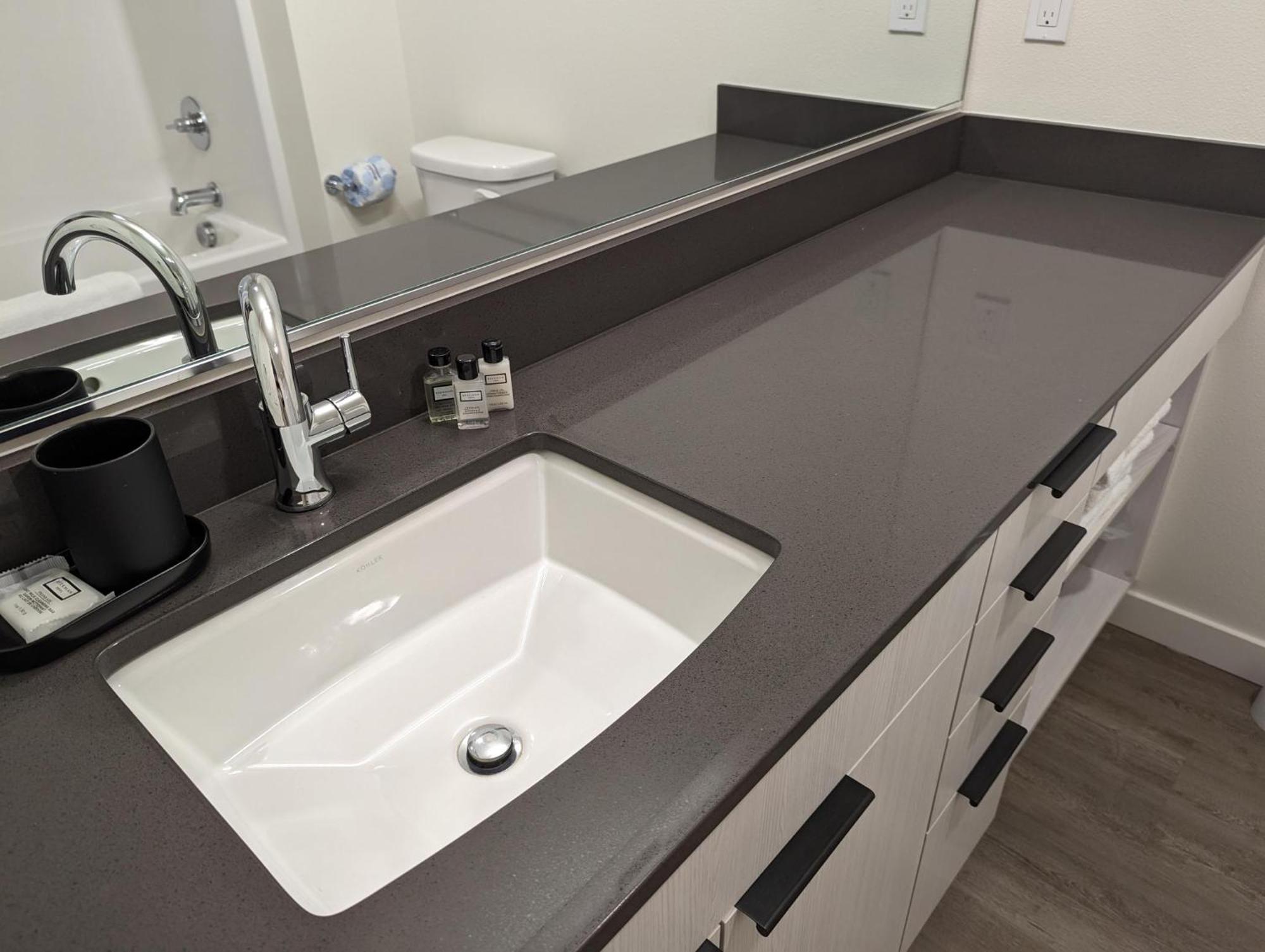 Marina Square Suites Бремертон Экстерьер фото