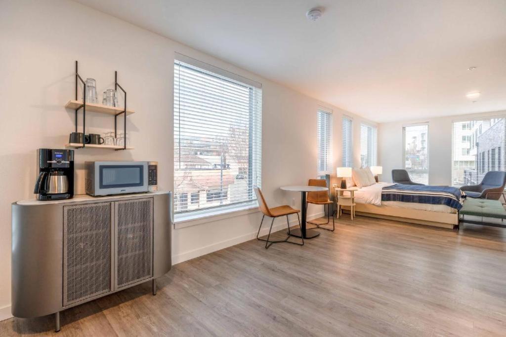 Marina Square Suites Бремертон Экстерьер фото